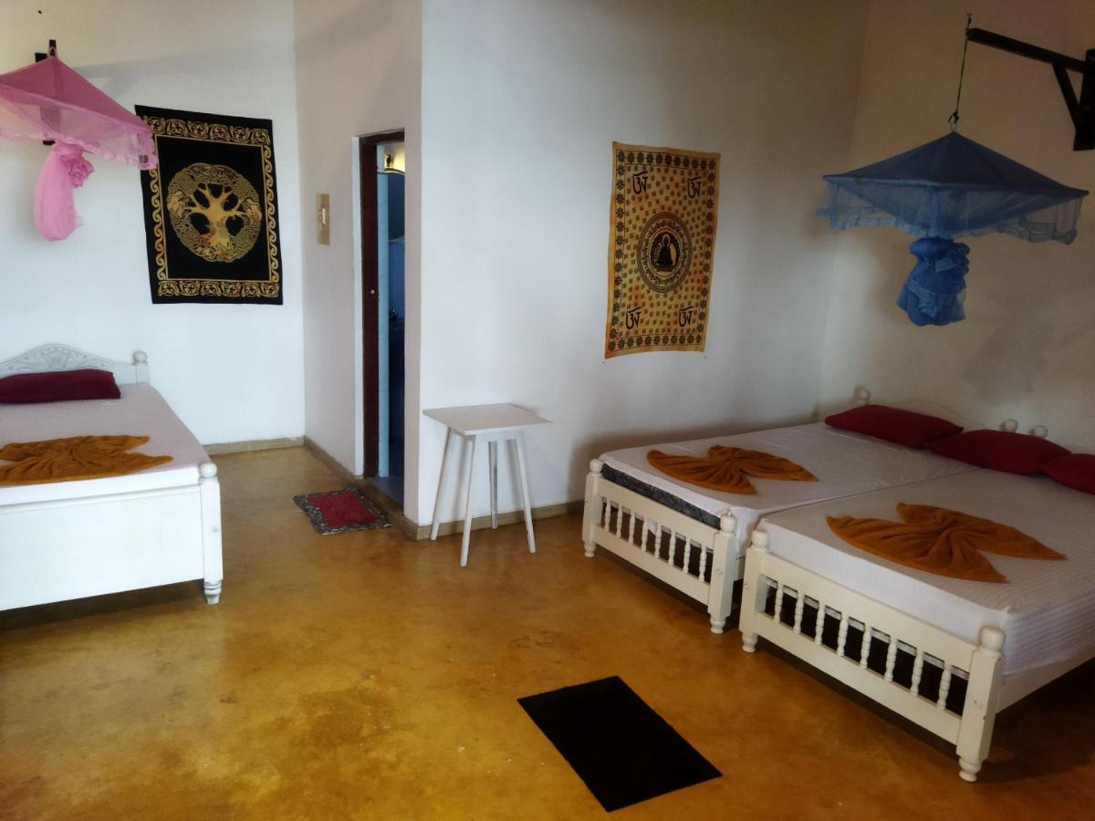 Sunchaser Beach Hotel Tangalle Bagian luar foto