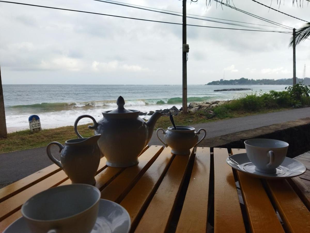 Sunchaser Beach Hotel Tangalle Bagian luar foto