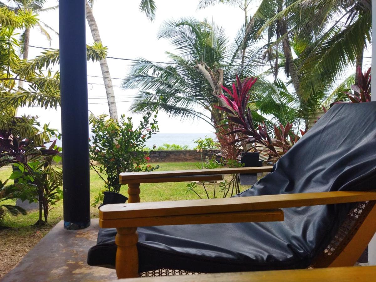 Sunchaser Beach Hotel Tangalle Bagian luar foto