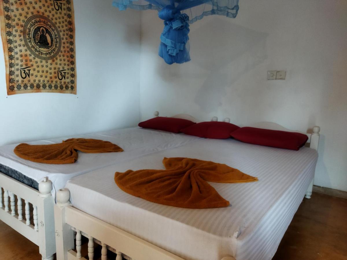 Sunchaser Beach Hotel Tangalle Bagian luar foto