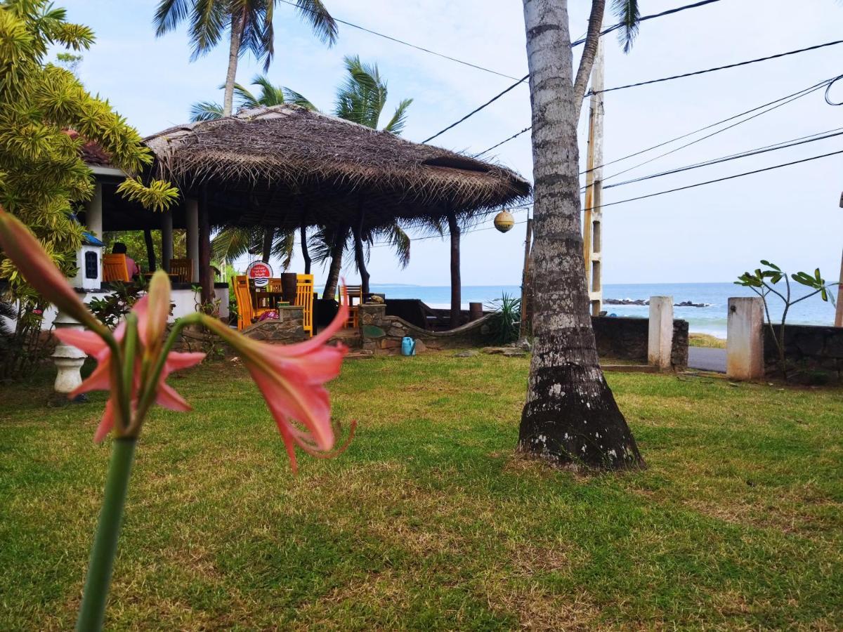 Sunchaser Beach Hotel Tangalle Bagian luar foto