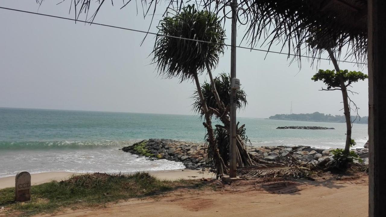 Sunchaser Beach Hotel Tangalle Bagian luar foto