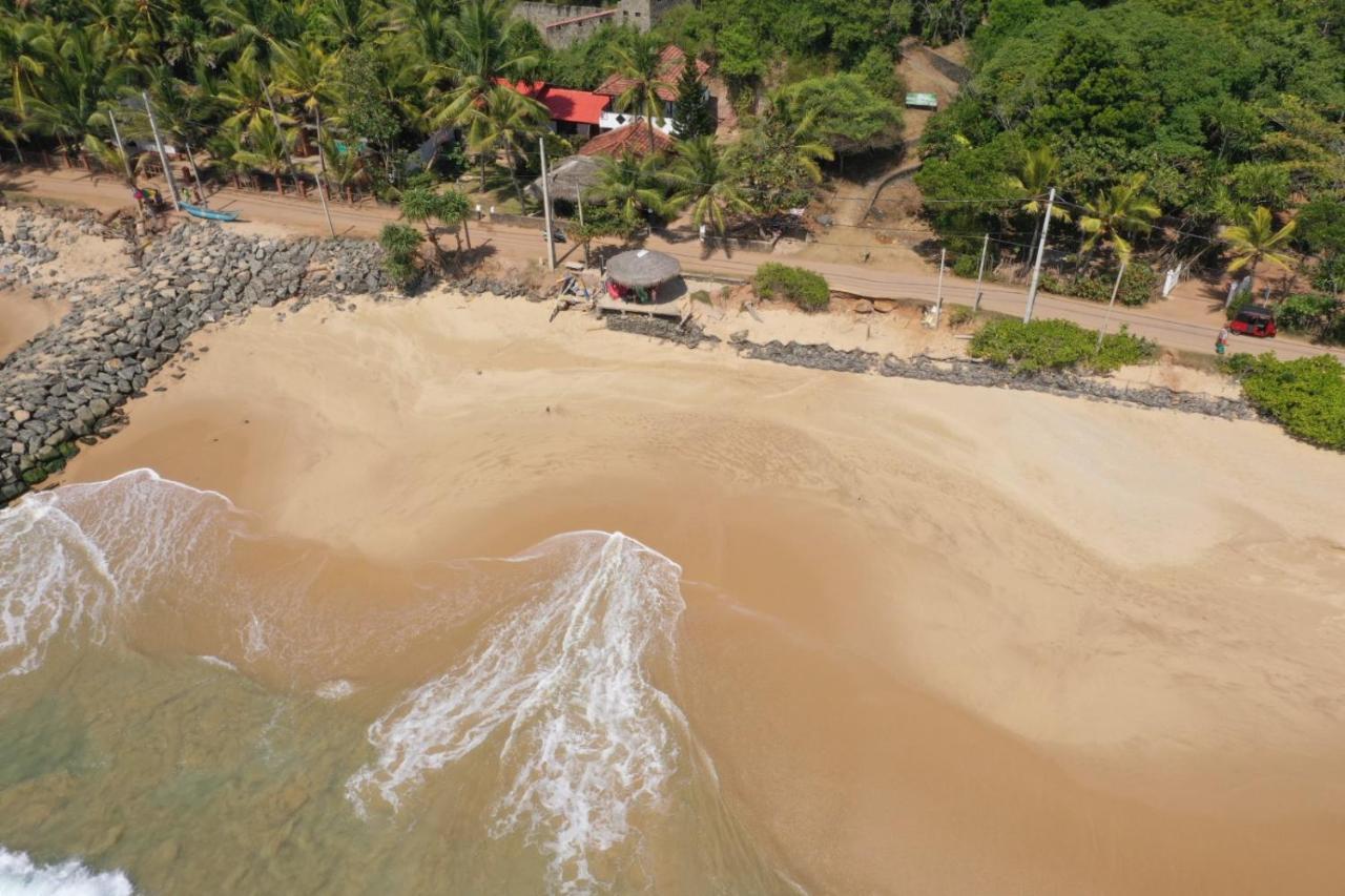 Sunchaser Beach Hotel Tangalle Bagian luar foto